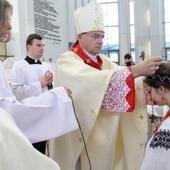 Bp Chrząszcz do młodzieży: Malujcie swoim życiem obraz Jezusa Miłosiernego