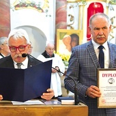 	Medale za pracę na rzecz upamiętnienia benedyktyna przyznano pośmiertnie ks. Janowi Radkiewiczowi i Marianowi Sobkowiakowi.