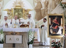 Msza św. dla uczestników pompejańskiego dnia skupienia, koncelebrowana pod przewodnictwem misjonarza ks. Konrada Caputy.