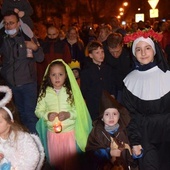 Zaproszenie na bale i marsze świętych