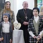 Wprowadzenie relikwii dzieci fatimskich do kościoła w Miliardowicach
