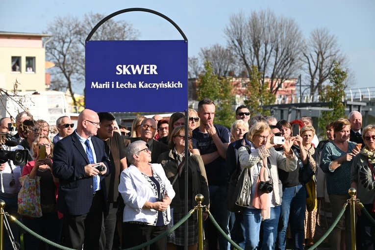 Strzegom. Odsłonięcie pomnika ofiar katastrofy smoleńskiej