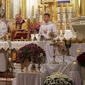 Centralnym punktem spotkania była Eucharystia, której przewodniczył dziekan rawski. Wiernym towarzyszyło ponad 20 świętych i błogosławionych.