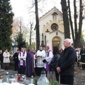 Bp Stanisław Salaterski poświęcił odnowioną kaplicę cmentarną w Wojniczu