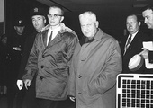 Ojciec Walter Ciszek wrócił  do USA po wymianie  na dwóch sowieckich szpiegów.