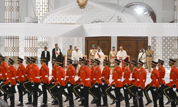 Kard. Parolin: Papież w Bahrajnie znakiem jedności i dialogu