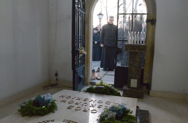 Modlitwa wspólnoty WSD w Radomiu za zmarłych duchownych