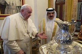Franciszek z królem Bahrajnu
