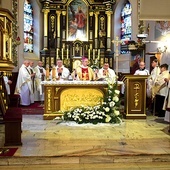 Uroczystościom przewodniczył biskup sandomierski.