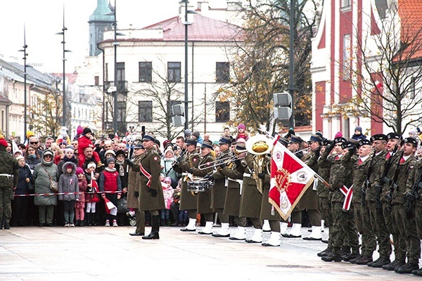 Mieszkańcy Lublina tłumnie uczestniczyli w uroczystościach w centrum miasta.