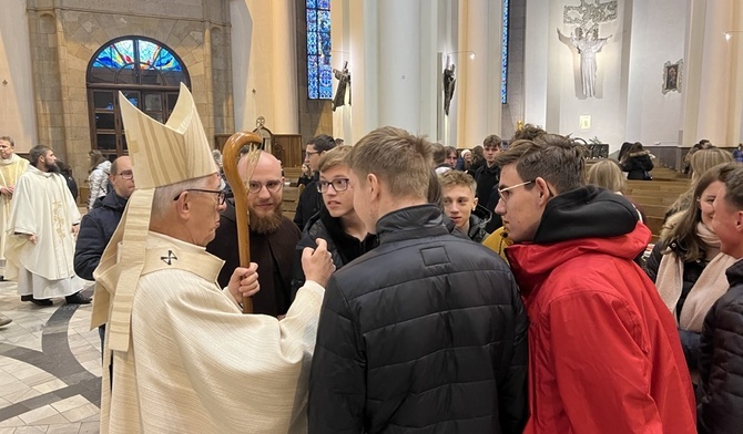 Abp Skworc do młodych: Skoro tu jesteście, to znaczy, że wam zależy na królestwie