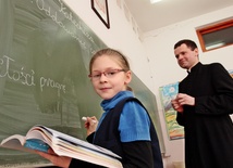 Zakaz uczestnictwa księży w uroczystościach w szkole? Ten postulat głosi wiceprezydent Wrocławia