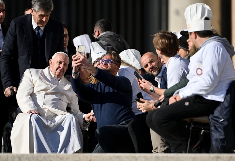 Papież: Świat potrzebuje wolontariuszy