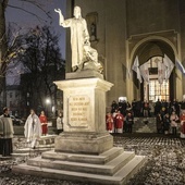 Kto z nas jest bez grzechu? Figura w parafii św. Barbary odnowiona