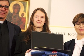 Julia otrzymała wiele nagród, a wśród nich laptop i symboliczne Złote Pióro.