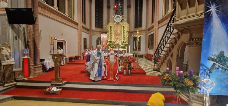 Święty biskup z prezentami w diecezji świdnickiej