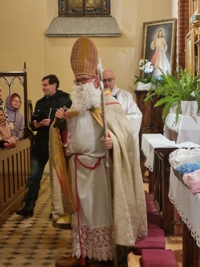 Święty biskup z prezentami w diecezji świdnickiej