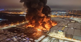 Potężny pożar centrum handlowego w podmoskiewskich Chimkach