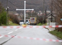 Kosowscy Serbowie zablokowali drogi, w nocy słychać było strzały i eksplozje