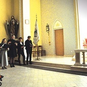 Chór zaśpiewał  m.in. w kościele pw. Trzech Króli przed ikoną Matki Bożej.