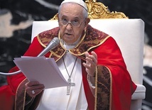 Wojna na Ukrainie wraz ze wszystkimi innymi konfliktami na całym świecie stanowi klęskę całej ludzkości – uważa papież Franciszek.