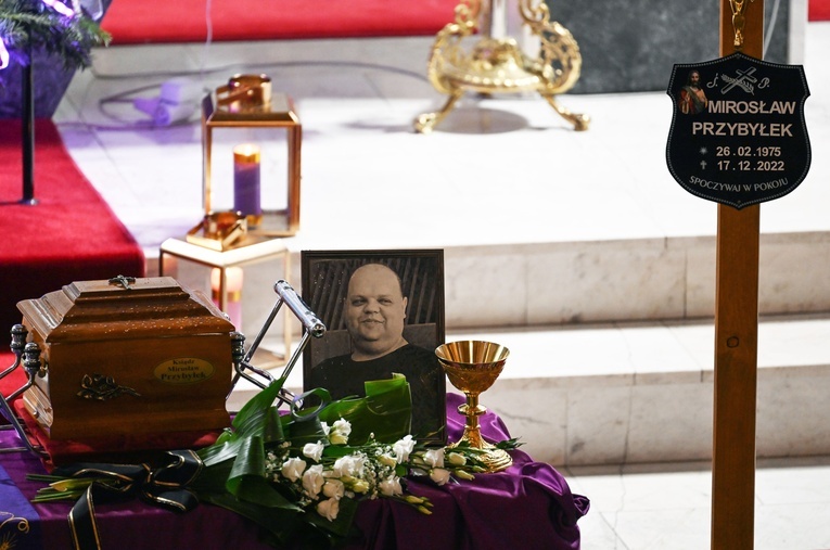 Pogrzeb ks. Mirosława Przybyłka