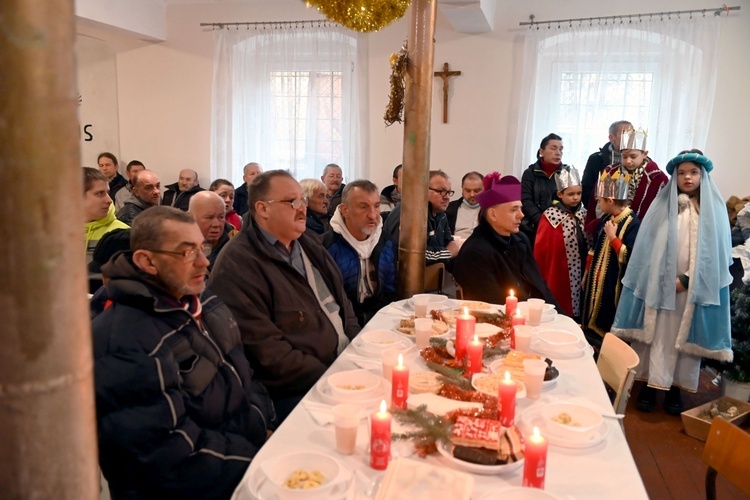 Wałbrzych. Ponad 100 osób na wigilii Caritas