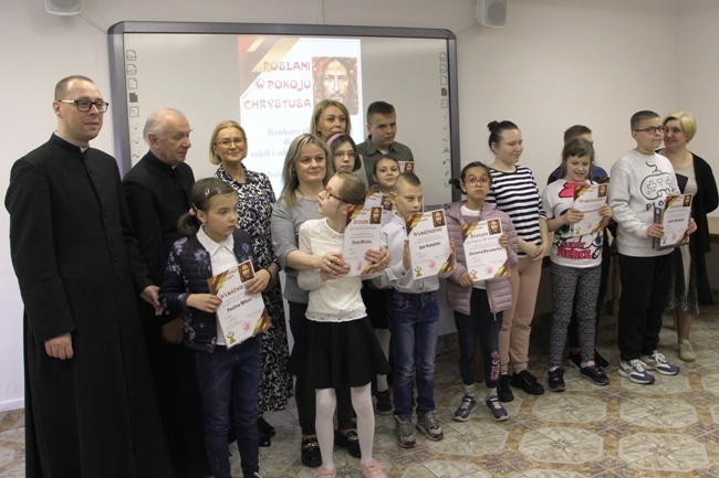 2022.04.28 - Konkurs plastyczny dla uczniów szkół specjalnych zorganizował Wydział Katechetyczny Kurii Diecezji Radomskiej.