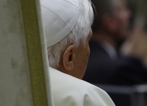 Watykan: stan Benedykta XVI ciężki, ale jest przytomny
