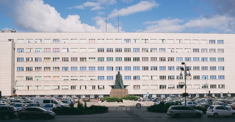 Katowice. Budynek UŚ przy pl. Sejmu Śląskiego sprzedany