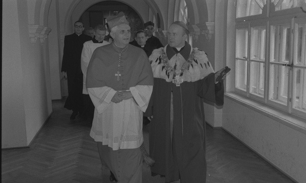 Kard. Ratzinger z ówczesnym rektorem KUL bp Janem Śrutwą. 