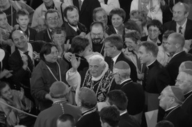 Benedykt XVI w krakowskich Łagiewnikach w maju 2006 r.