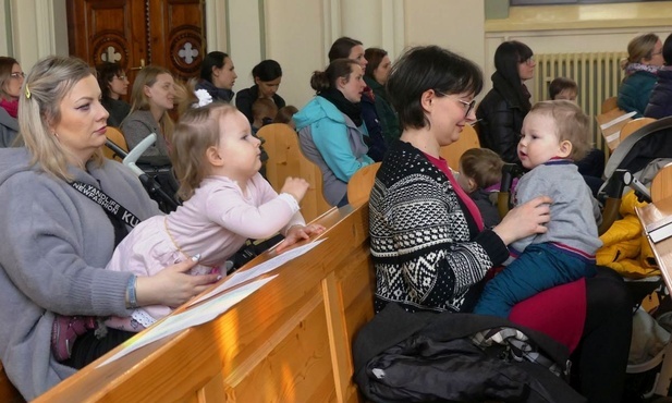 Cieszyńska kaplica sióstr boromeuszek jak zawsze jest otwarta dla wszystkich mam - także tych z maleńkimi dziećmi.