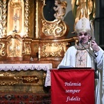Wprowadzenie relikwii Prymasa Tysiąclecia w Pile