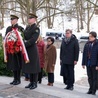  Marszałek Elżbieta Witek złożyła wieniec przy Mauzoleum Matki i Serca Syna na cmentarzu na Rossie