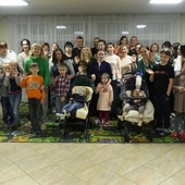 Goście z Ukrainy z bielsko-żywieckimi duszpasterzami  w Domu Duszpasterskim św. Józefa w Andrychowie.