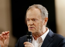 Tusk: Pedofilia w Kościele nie może kwestionować tego, jak ważną postacią był Jan Paweł II