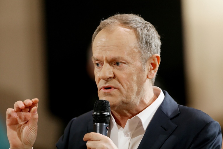 Tusk: Pedofilia w Kościele nie może kwestionować tego, jak ważną postacią był Jan Paweł II