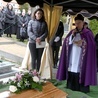 Po zakończeniu Mszy św. o. Mirosław Grakowicz CSsR wraz z konduktem żałobnym odprowadził zmarłą na miejsce spoczynku.