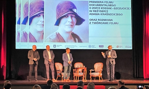 Twórcy filmu o Zofii Kossak podczas ekranowej premiery w Katowicach w lutym 2023 r. 