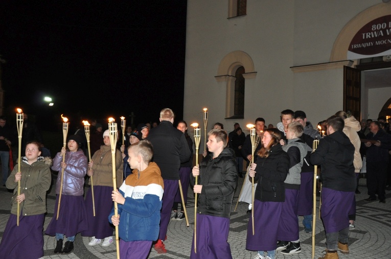 Jubileuszowa Droga Krzyżowa w Sławikowie