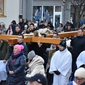 Podczas modlitwy niesiony będzie kilkumetrowy drewniany krzyż.