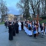 Kłodzko. Uliczna Droga Krzyżowa z jezuitami