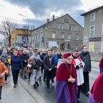 Nowa Ruda Słupiec. Droga Krzyżowa z symbolami ŚDM