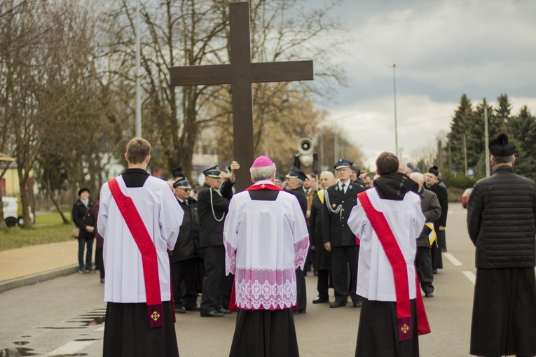 Droga Krzyżowa przeszła od kościoła Podwyższenia Krzyża Świętego do kościoła seminaryjnego.