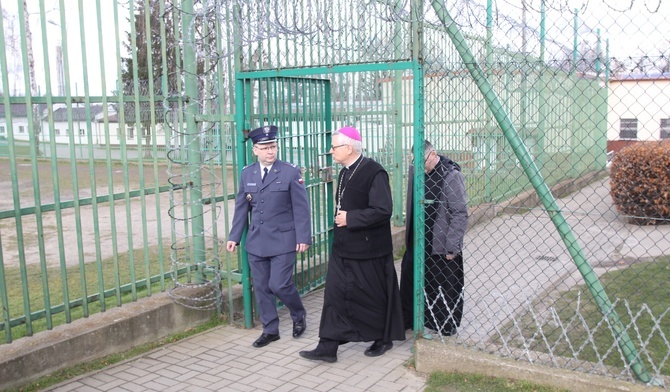 Biskup legnicki odwiedził osadzonych