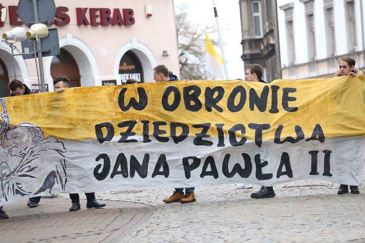 Marsz w obronie dziedzictwa Jana Pawła II