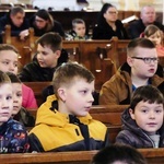 Dzieci ze szkoły podstawowej KTK dla rówieśników od Brata Alberta