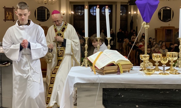 Abp Galbas w Wielki Czwartek: Kościół otrzymał Eucharystię jako dar najcenniejszy