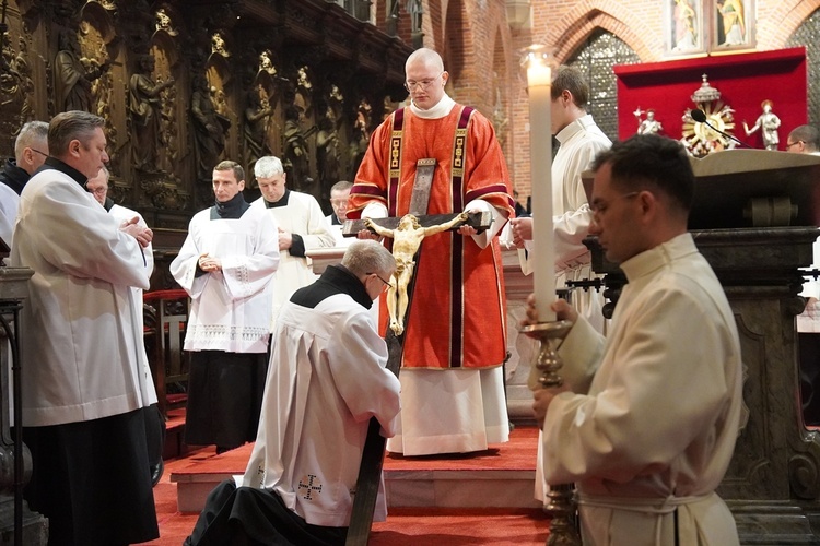 Wielki Piątek w katedrze wrocławskiej